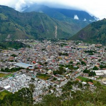 Baños seen from the trail to its virgin